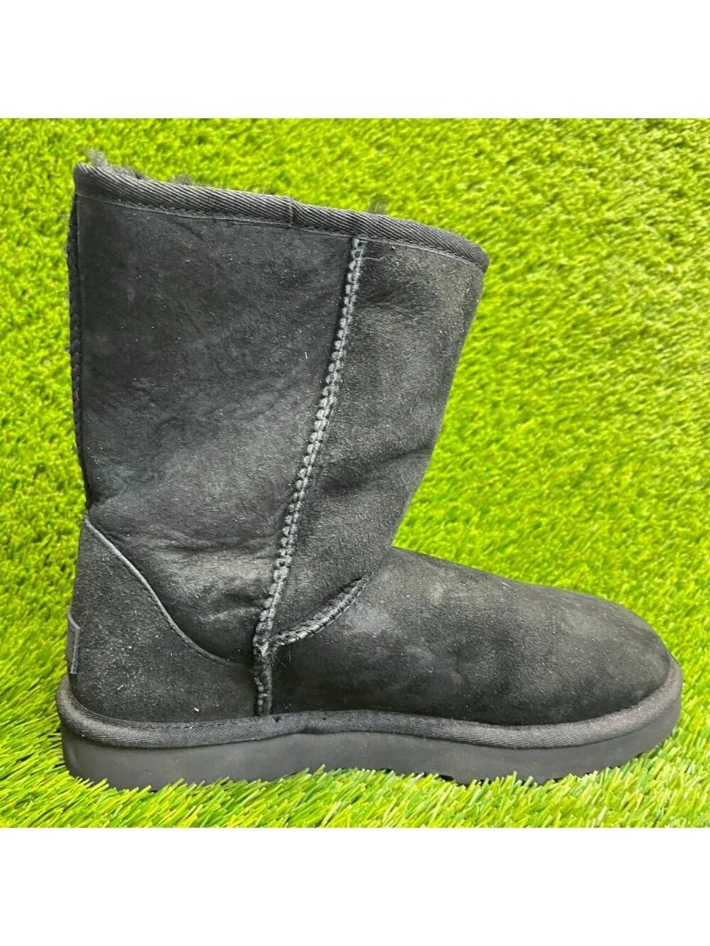 UGG Classic Short II Womens Size 8 Black Outdoor Working Sheepskin Suede Boots